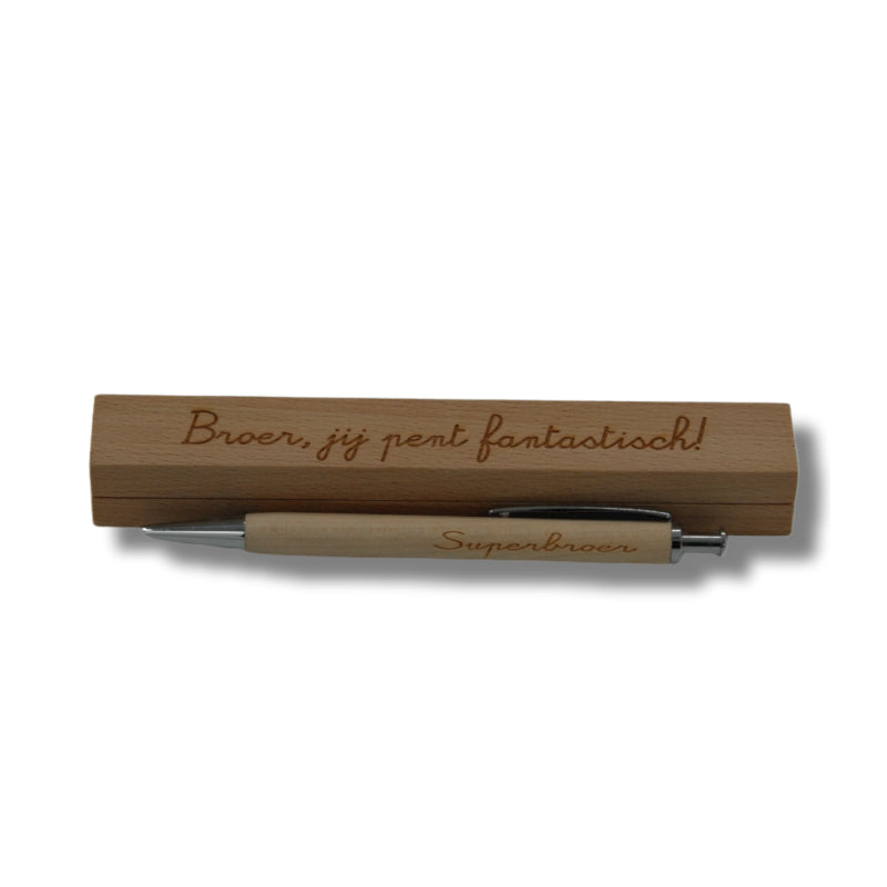 Balpen in doos. Cadeau voor broer. Broer, jij pent fantastisch! Superbroer. Voor de liefste broer.