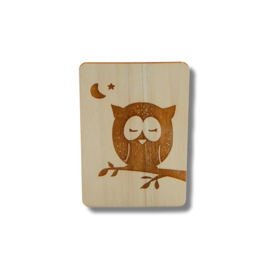 Houten kaart: uil op tak