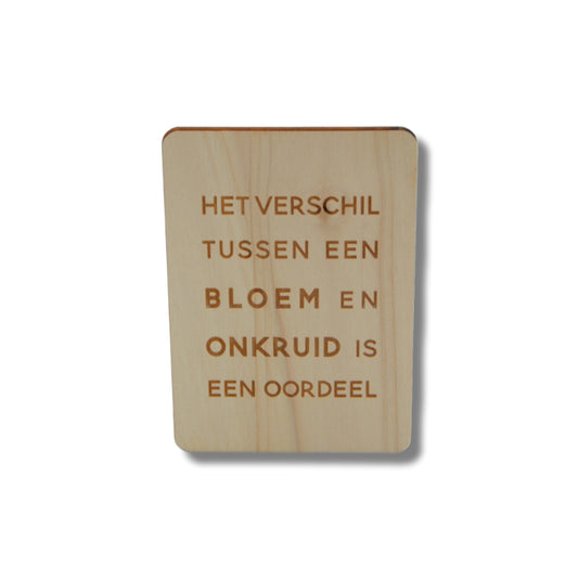 Houten kaart: verschil tussen bloem en onkruid